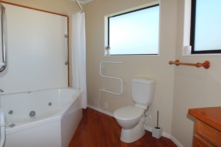 Photo of property in 30 Pratt Avenue, Foxton Beach, Foxton, 4815