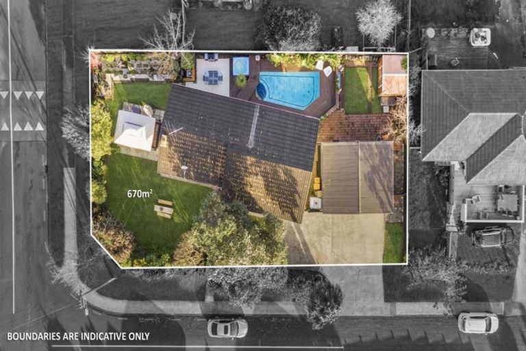 Photo of property in 2 Thomas Rea Place, Te Atatu South, Auckland, 0610