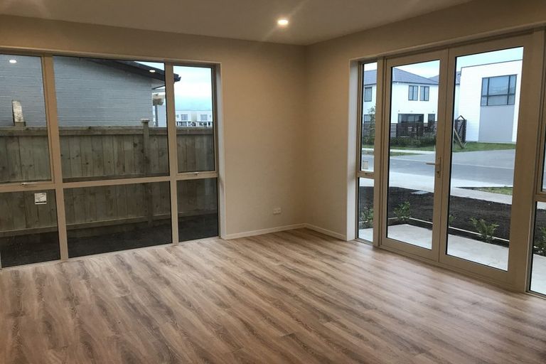 Photo of property in 23 Karokaro Road, Takanini, 2112