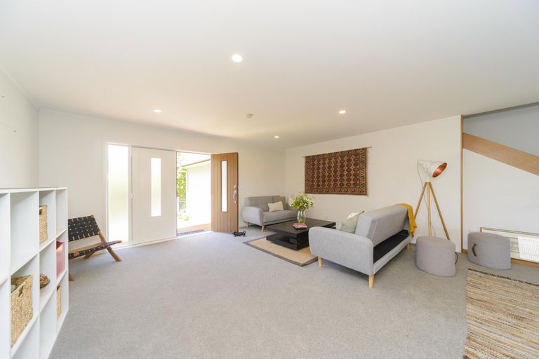 Photo of property in 7 Hillgrove Place, Fitzherbert, Palmerston North, 4410