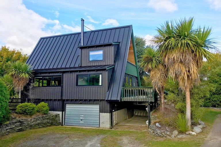 Photo of property in 13 Inverness Crescent, Arrowtown, 9302