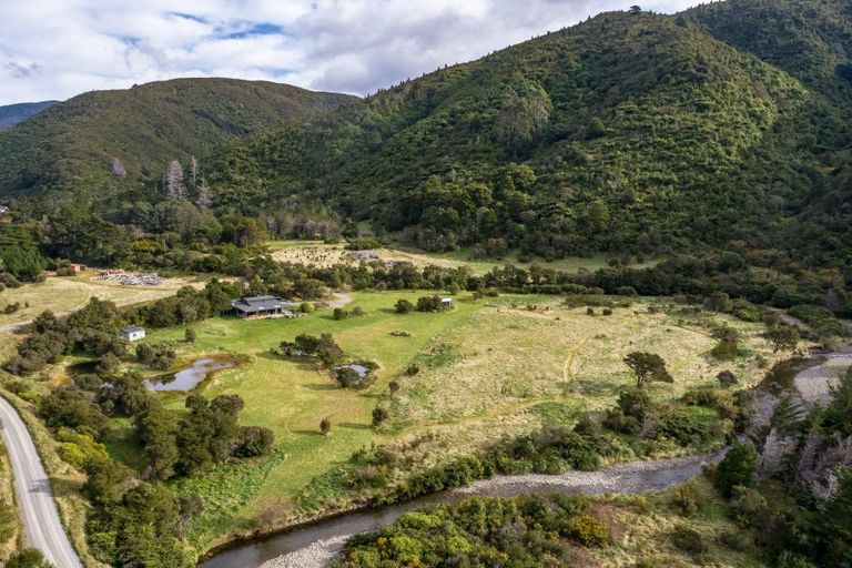 Photo of property in 944 Mangatarere Valley Road, West Taratahi, Carterton, 5791