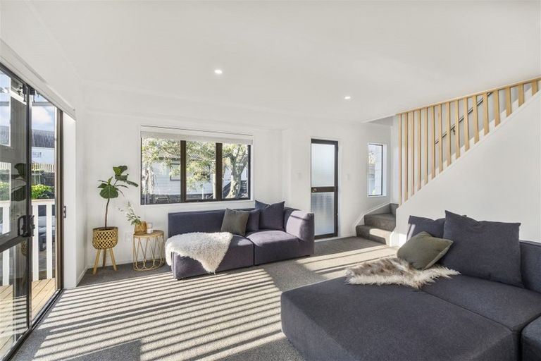 Photo of property in 1/136 Bradbury Road, Botany Downs, Auckland, 2010