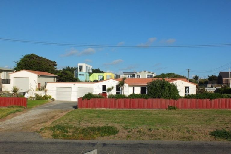 Photo of property in 31 Marine Parade South, Foxton Beach, Foxton, 4815
