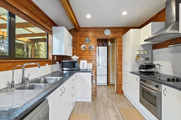 Photo of property in 61 John Dee Crescent, Red Beach, 0932