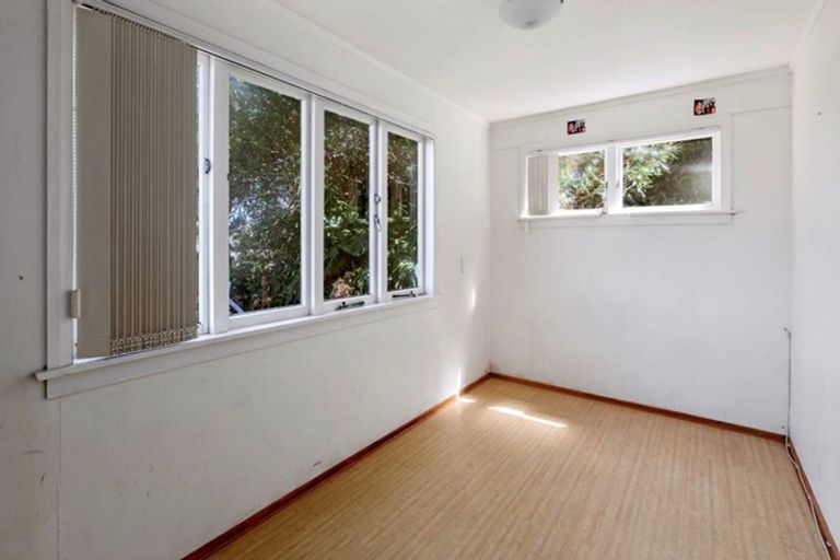 Photo of property in 35 Bayview Road, Browns Bay, Auckland, 0630