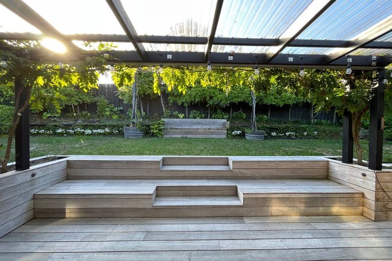 Photo of property in 1/1 Commodore Parry Road, Castor Bay, Auckland, 0620