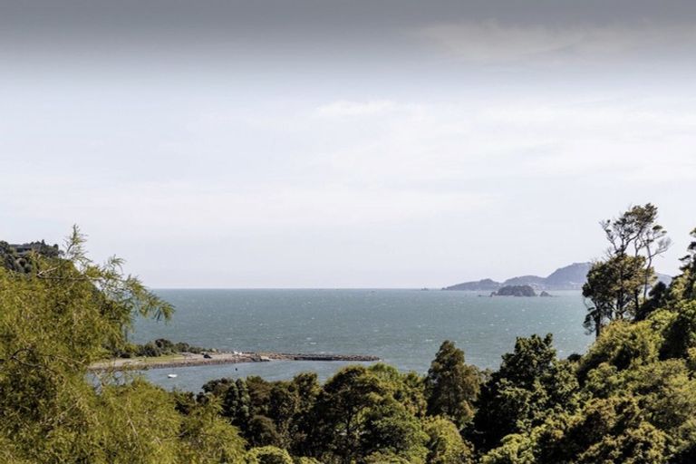 Photo of property in 136 Cheviot Road, Lowry Bay, Lower Hutt, 5013