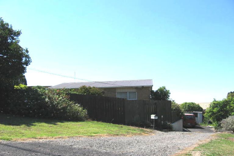Photo of property in 925 East Coast Road, Northcross, Auckland, 0632