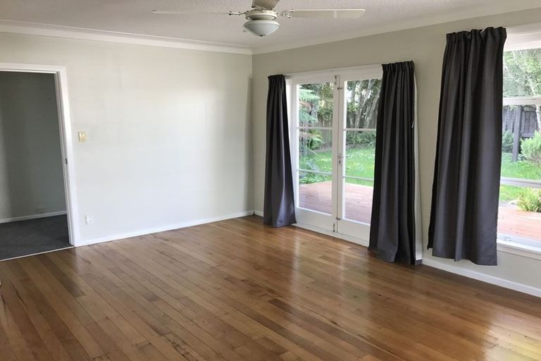 Photo of property in 2/14 Mona Vale, West Harbour, Auckland, 0618