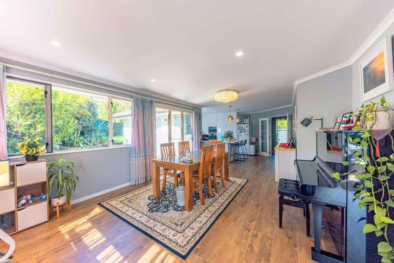 Photo of property in 8 Red Oak Place, Schnapper Rock, Auckland, 0632
