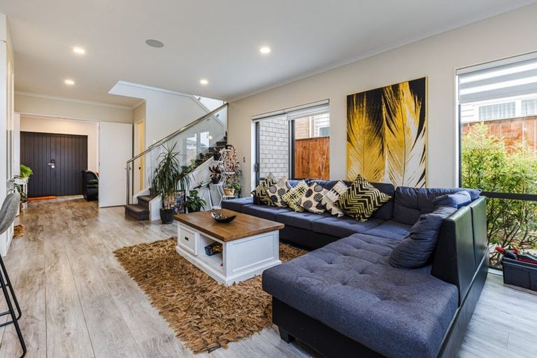 Photo of property in 32 Carrickdawson Drive, Flat Bush, Auckland, 2019