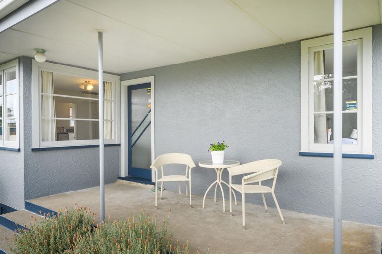 Photo of property in 28 Vernon Avenue, Takaro, Palmerston North, 4412