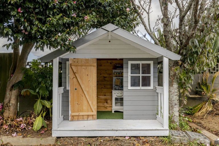 Photo of property in 25 Waiwera Place, Merrilands, New Plymouth, 4312