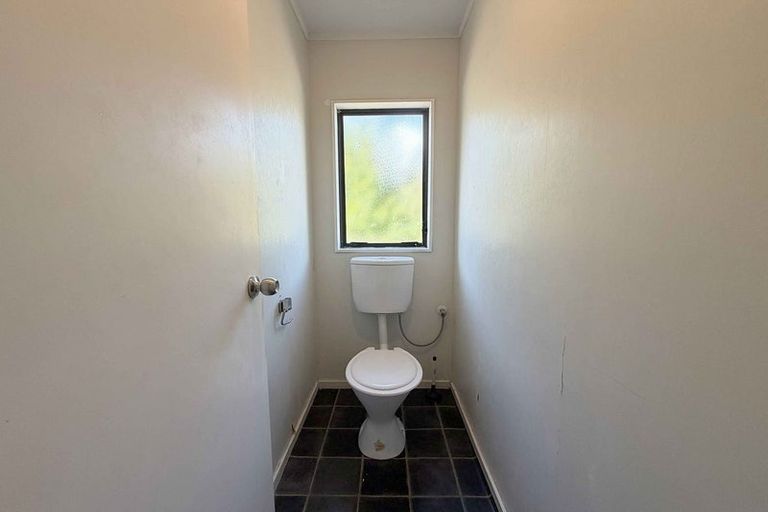 Photo of property in 2/20 Eulogy Place, Randwick Park, Auckland, 2105