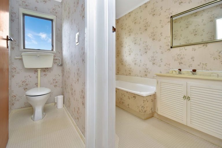 Photo of property in 2/1 Sari Place, Massey, Auckland, 0614