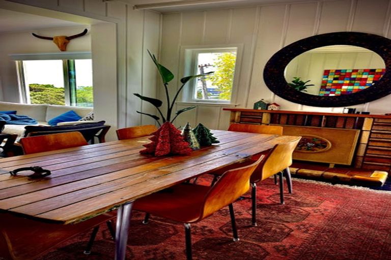 Photo of property in 21 Tindalls Bay Road, Tindalls Beach, Whangaparaoa, 0930