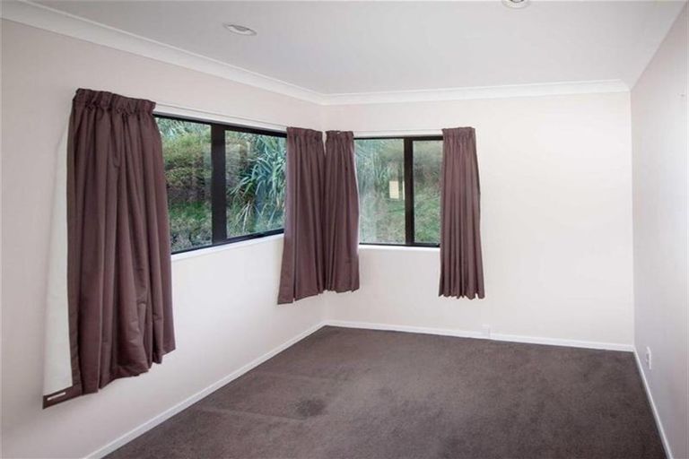 Photo of property in 27 Gifford Grove, Churton Park, Wellington, 6037