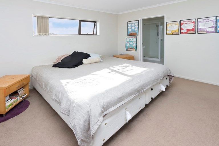 Photo of property in 71 Keri Vista Rise, Papakura, 2110