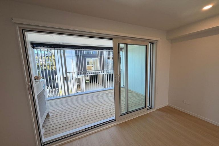 Photo of property in 9/9 Aeroview Drive, Beach Haven, Auckland, 0626