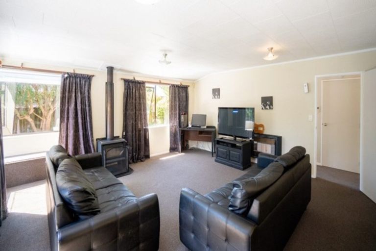 Photo of property in 32 Rosedale Crescent, Cloverlea, Palmerston North, 4412