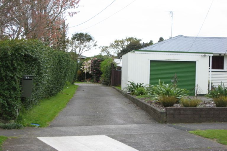Photo of property in 37 Turakina Street, Merrilands, New Plymouth, 4312