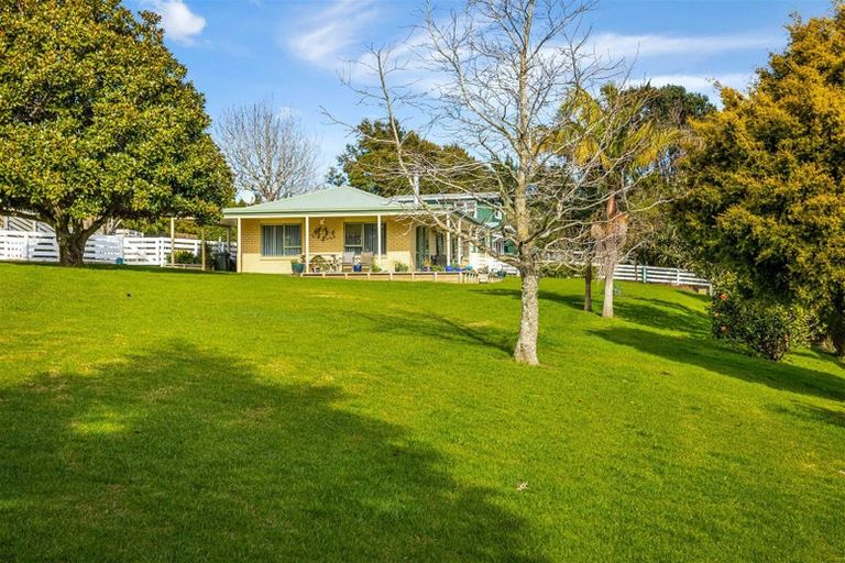 Photo of property in 192 Muriwai Valley Road, Muriwai, Waimauku, 0881