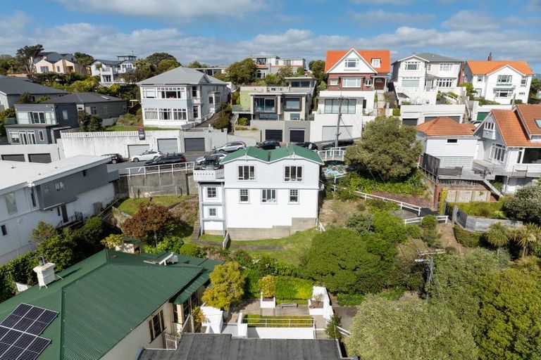 Photo of property in 50 The Crescent, Roseneath, Wellington, 6011