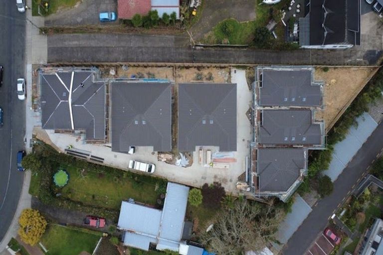 Photo of property in 12 Taupo Street, Green Bay, Auckland, 0604