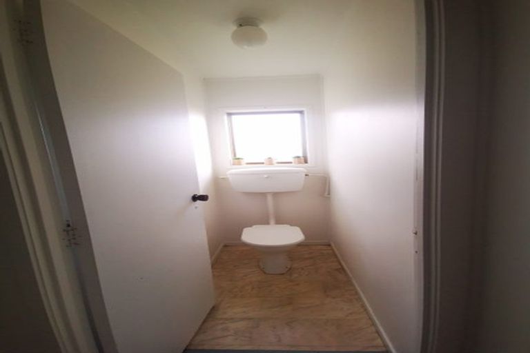 Photo of property in 28 Claverdon Drive, Massey, Auckland, 0614