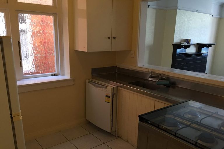 Photo of property in 2/60 Brougham Street, Mount Victoria, Wellington, 6011