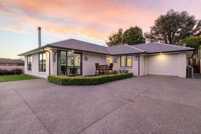 Photo of property in 2 Raptor Way, Welcome Bay, Tauranga, 3175