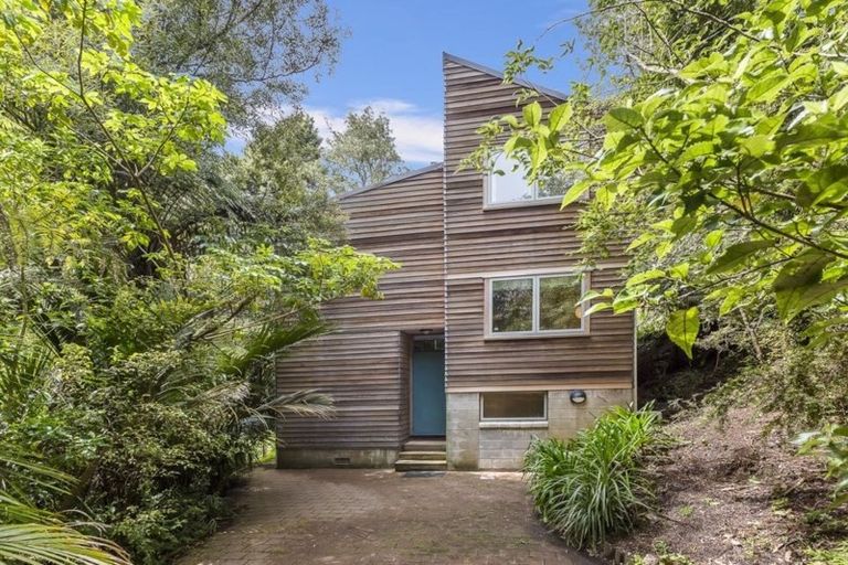 Photo of property in 77 Park Hill Road, Birkenhead, Auckland, 0626