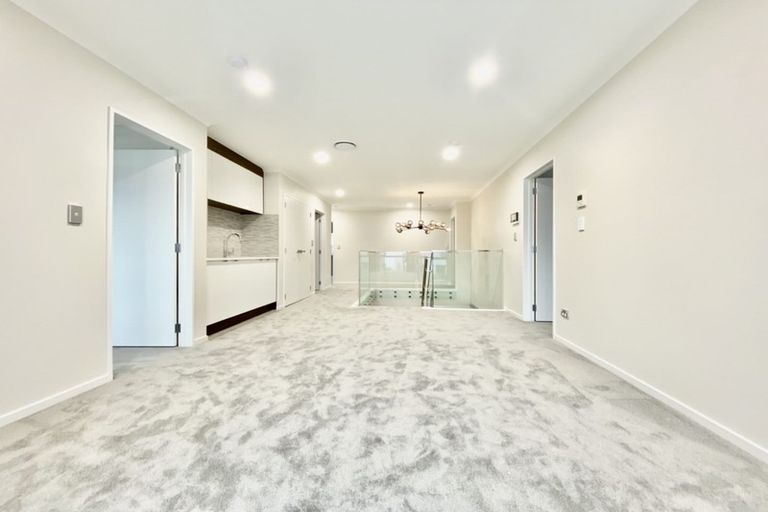 Photo of property in 5 Cloonlyon Drive, Flat Bush, Auckland, 2019