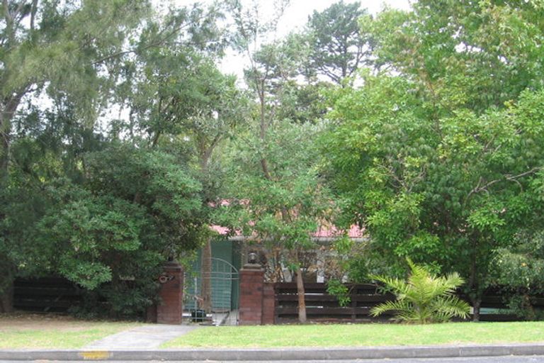 Photo of property in 2/10 Rossmore Terrace, Murrays Bay, Auckland, 0630