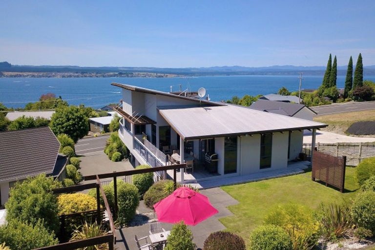 Photo of property in 18 Wakeman Road, Acacia Bay, Taupo, 3330