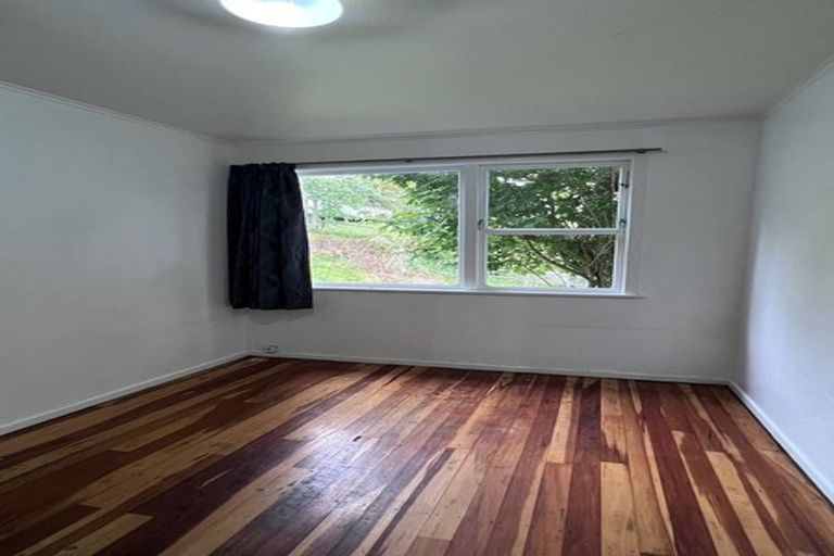 Photo of property in 147 Ruskin Road, Newlands, Wellington, 6037