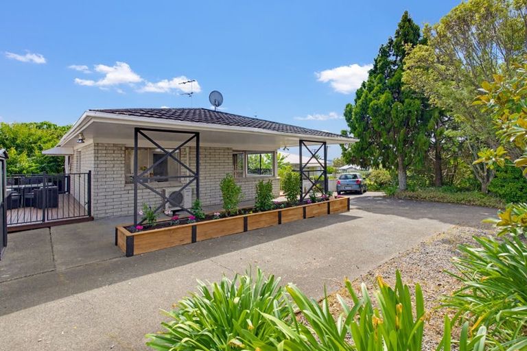 Photo of property in 1 Pleasant Road, Glen Eden, Auckland, 0602