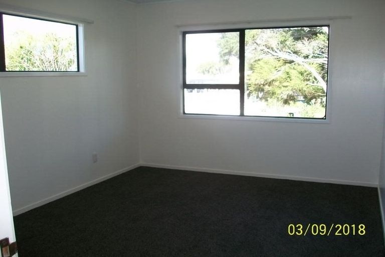 Photo of property in 2/19a Ribblesdale Road, Henderson, Auckland, 0612