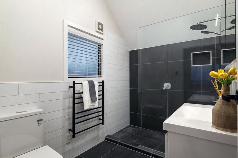 Photo of property in 1/30 Tui Glen Road, Birkenhead, Auckland, 0626