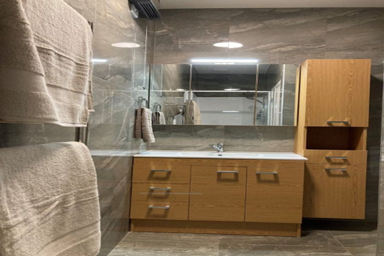 Photo of property in 54a Vandeleur Avenue, Birkdale, Auckland, 0626