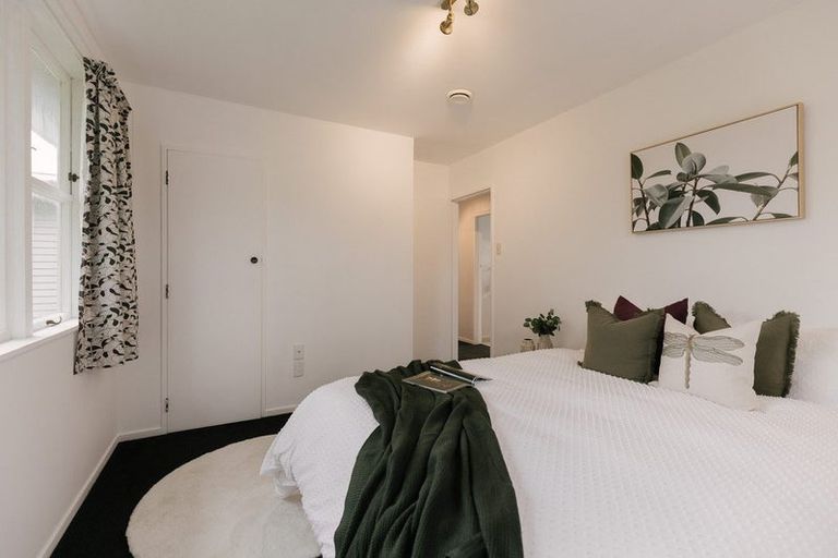 Photo of property in 25 Mokau Place, Terrace End, Palmerston North, 4410