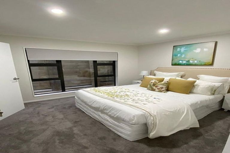 Photo of property in 4223c Great North Road, Glendene, Auckland, 0602