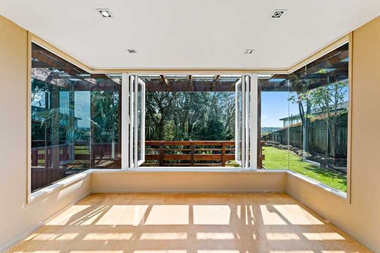 Photo of property in 603 East Coast Road, Browns Bay, Auckland, 0632