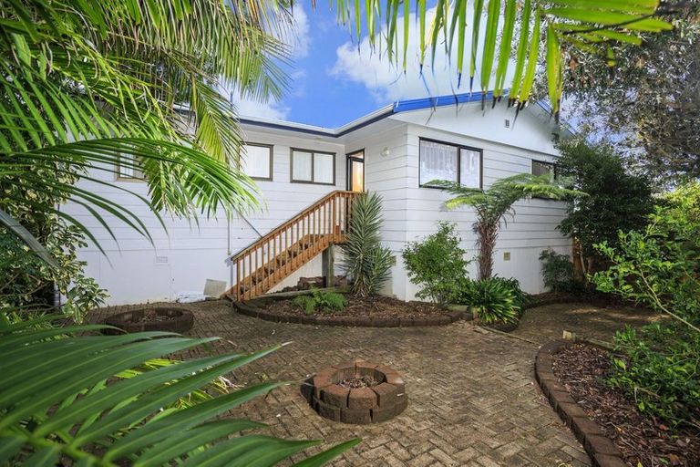 Photo of property in 1/24 Reynolds Place, Torbay, Auckland, 0630