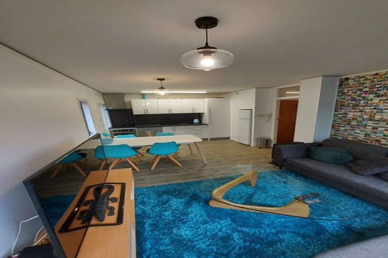 Photo of property in 2/2 Oriental Terrace, Mount Victoria, Wellington, 6011