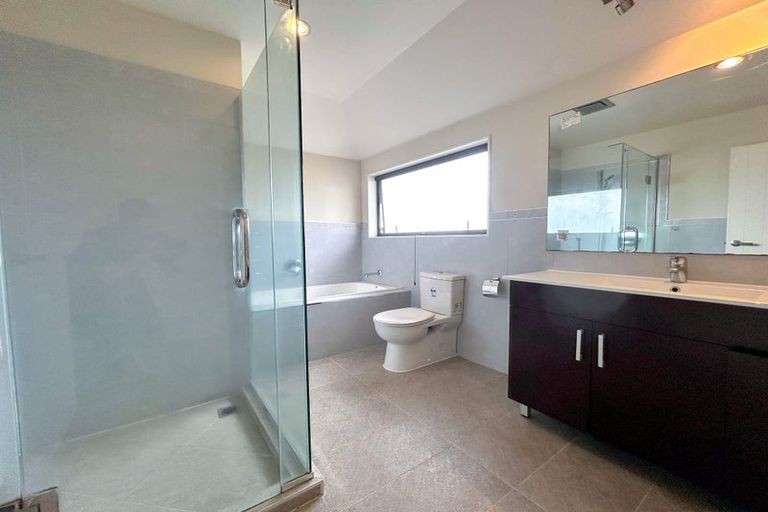 Photo of property in 21 Namsan Close, Fairview Heights, Auckland, 0632