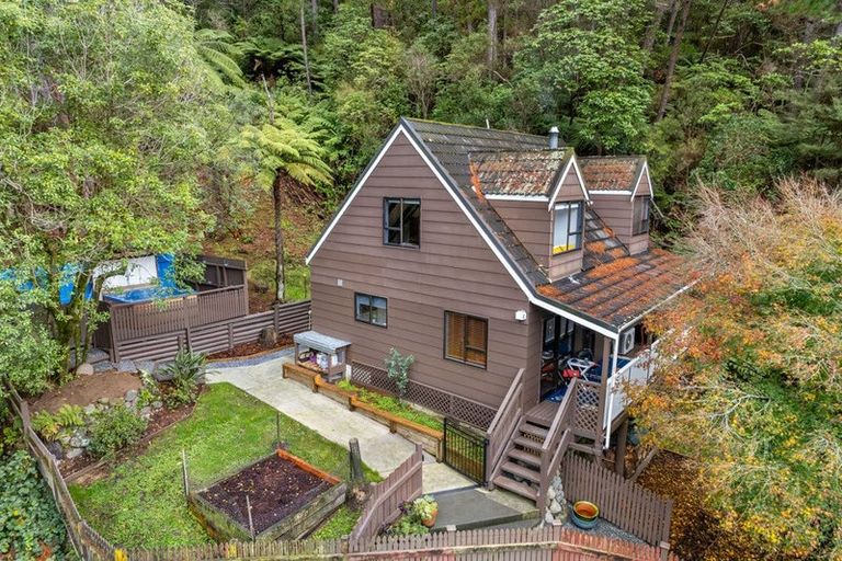 Photo of property in 32 Elmslie Road, Pinehaven, Upper Hutt, 5019