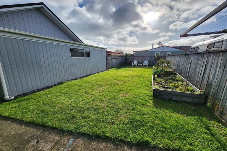 Photo of property in 2/500 Devonport Road, Tauranga South, Tauranga, 3112