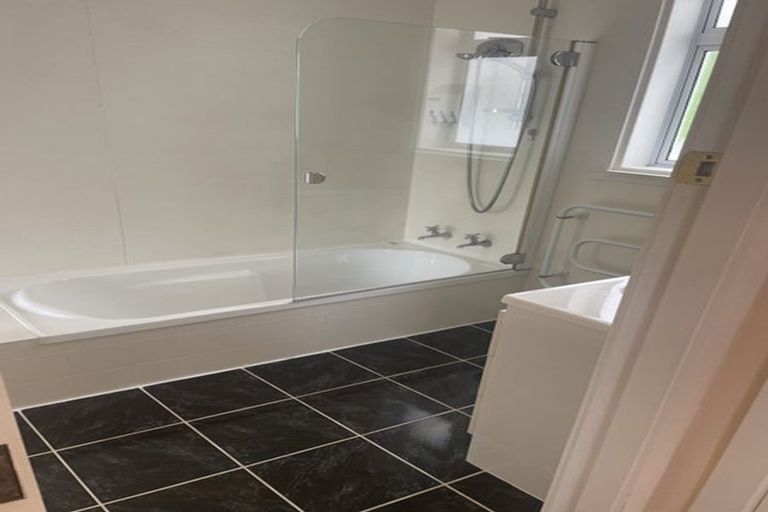 Photo of property in 9 Sunnyview Road, Greenhithe, Auckland, 0632